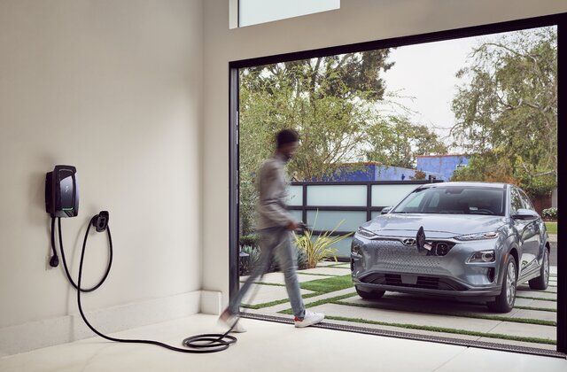 Når bilen lader, åbner bogen sig: Sådan finder du læsero i den elektriske hverdag
